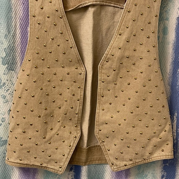 Tan jean vest with gold studs size small - Picture 2 of 7